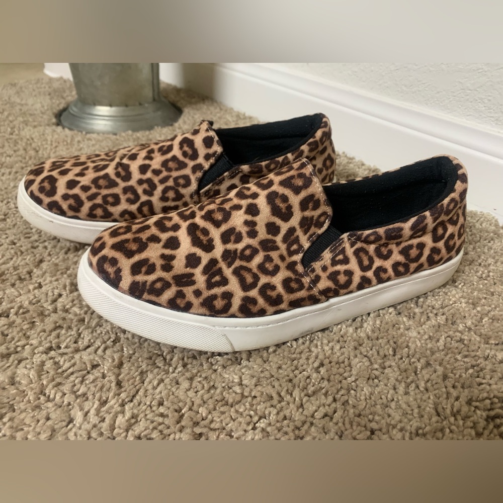 Women’s - Cheetah Print Shoes (Size 8)